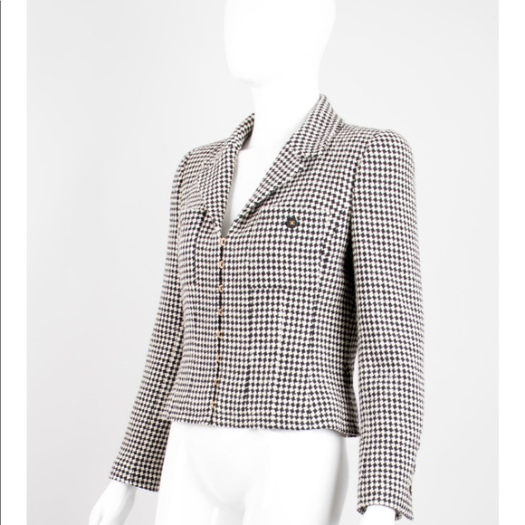 CHANEL Classic Herringbone Wool Belted Jacket - Picture 6 of 7
